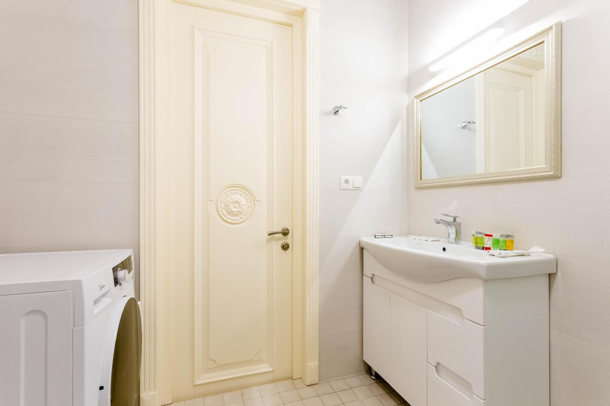 New!-Downtown Apartment Ll Tbilisi ภายนอก รูปภาพ